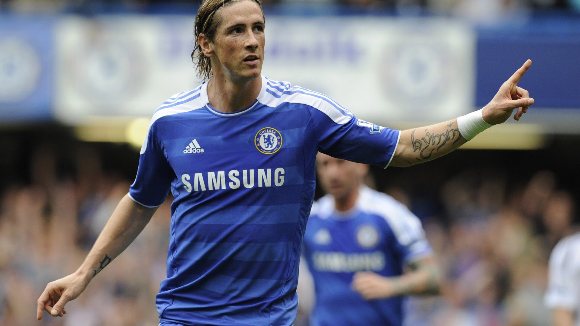 费德勒重返赛场：险胜首场状态出色，法国观众沸腾！气势如虹延续